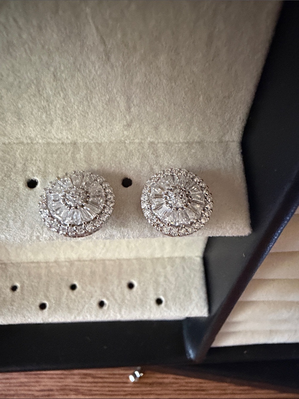 925 Sterling Silver Mossi 1..87 crew bus Halo Round Stud Earrings
